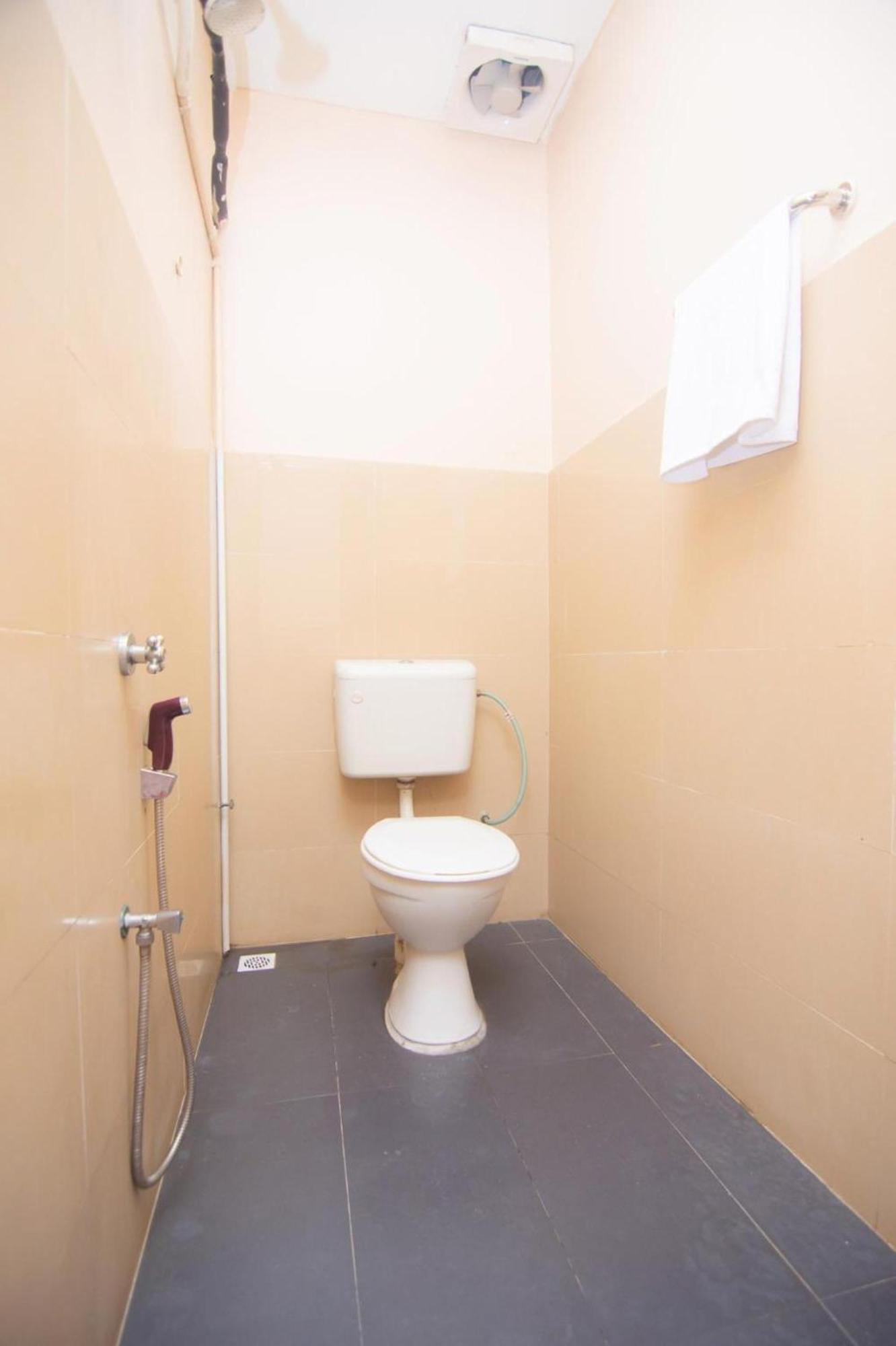 Oyo 1224 Hotel Hajah Rohayah Tanjong Malim Zewnętrze zdjęcie
