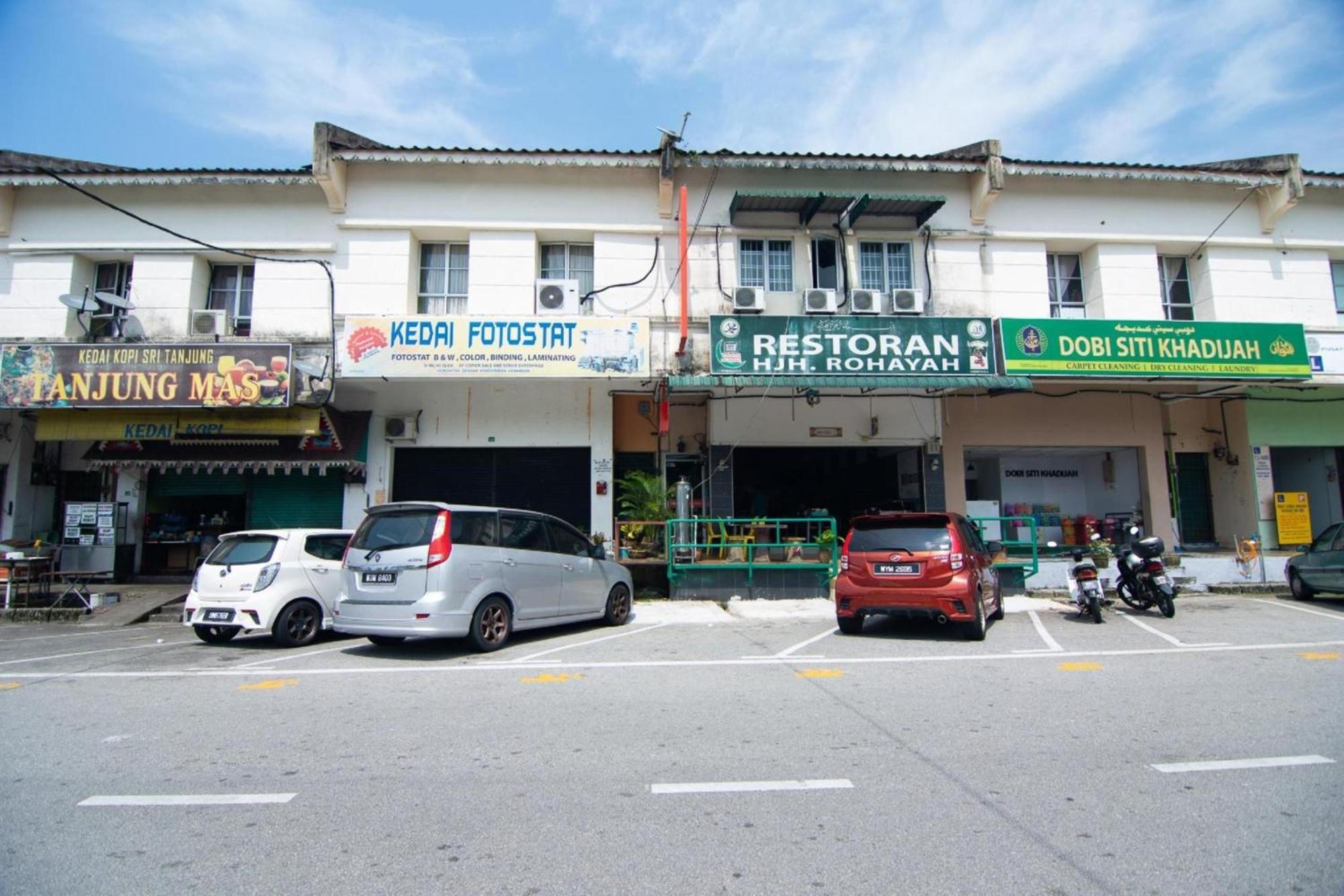 Oyo 1224 Hotel Hajah Rohayah Tanjong Malim Zewnętrze zdjęcie